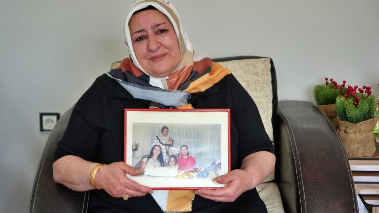 15 Yıldır Kayıp Kızının İzini Süren Anne Umut Peşinde!