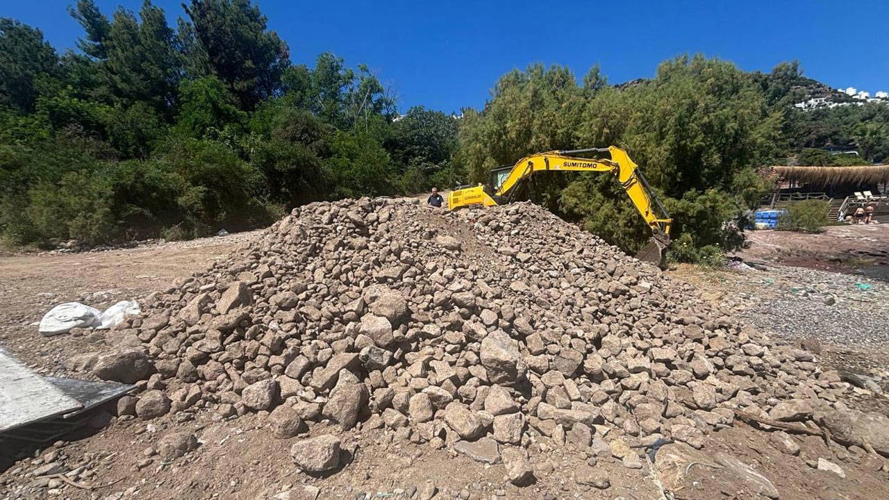 Bodrum Sahilinde İzinsiz Beton Şoku! Ceza Kapıda…