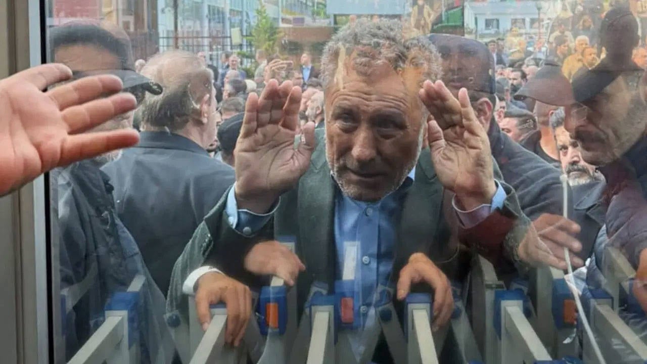 Orhan Sarıbal’a İhraç Çağrısı Yükseliyor: Bursa Erkek Liseliler Harekete Geçti!