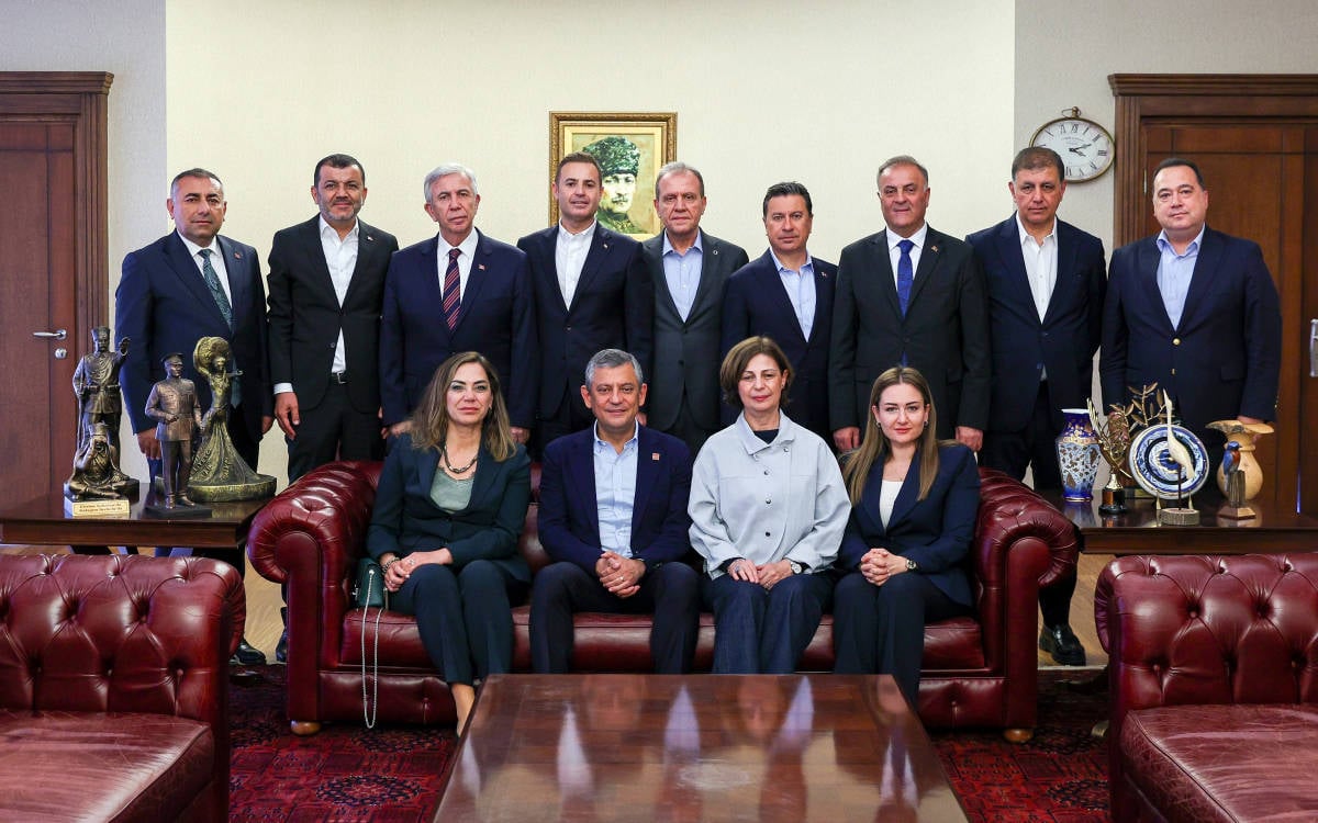CHP’li Başkanlardan Kritik Kurultay Çağrısı: 45 Gün İçinde Toplanmalı!
