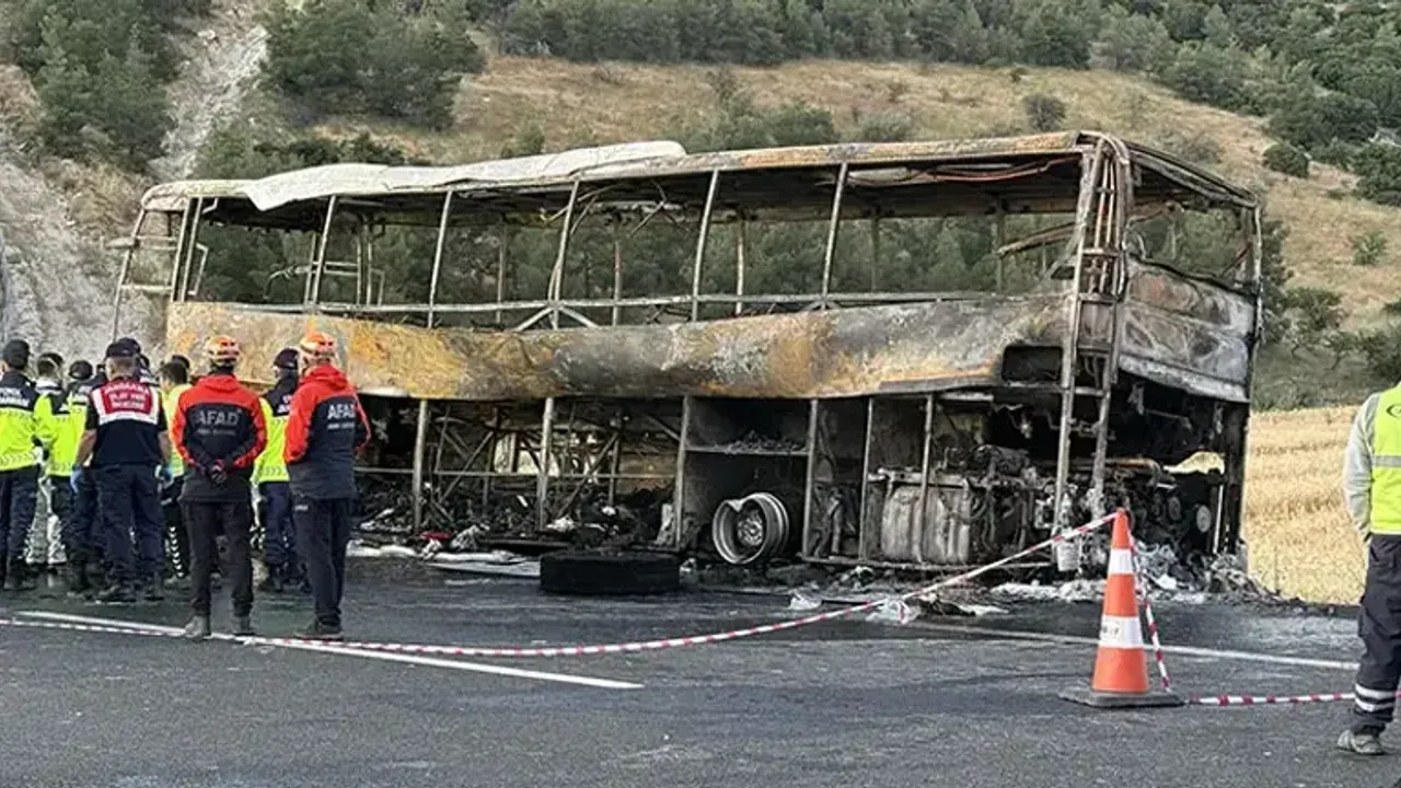 İzmir-Antalya Otobüs Kazasında 8 Kişi Hayatını Kaybetti!