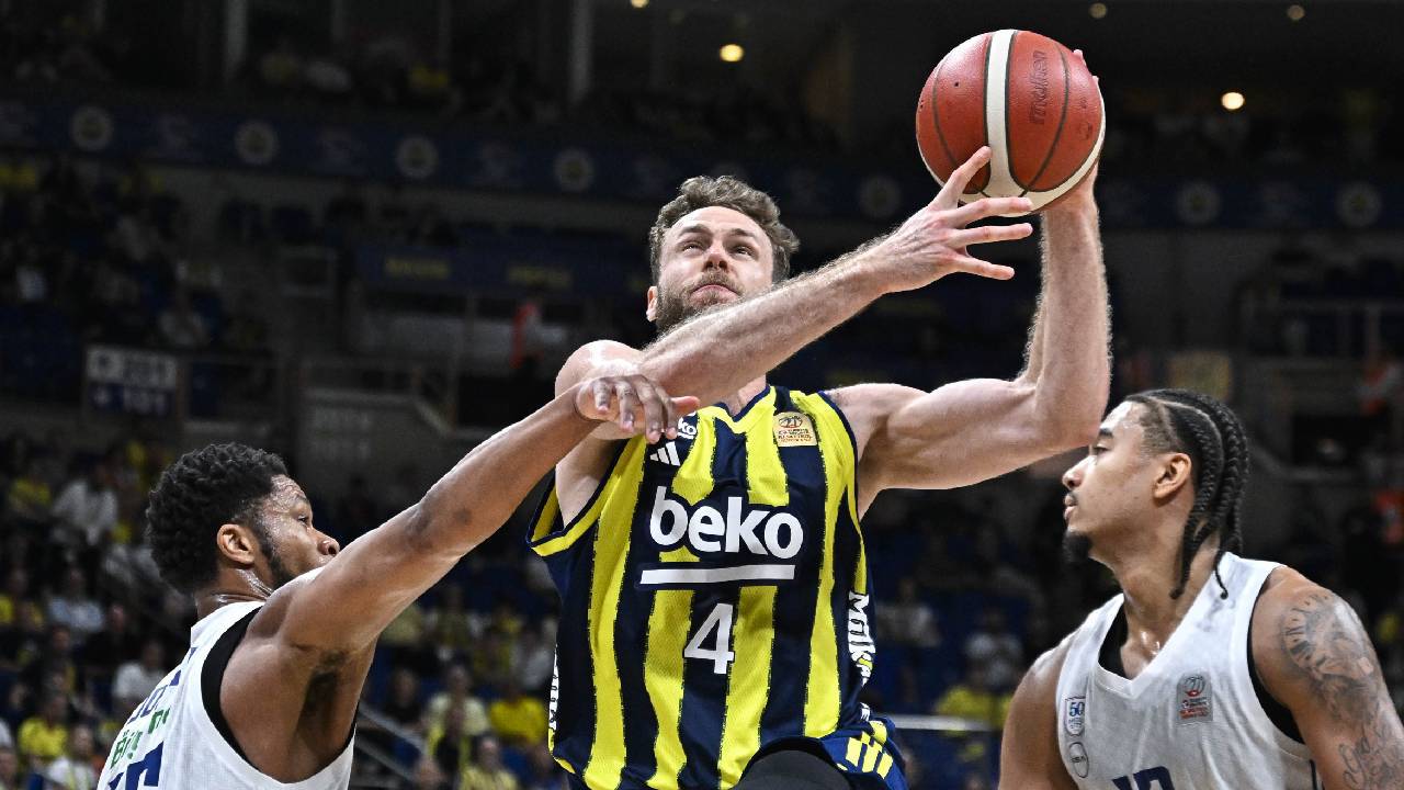 Fenerbahçe Beko, Anadolu Efes'i Nefes Kesen Mücadelede Yıktı!