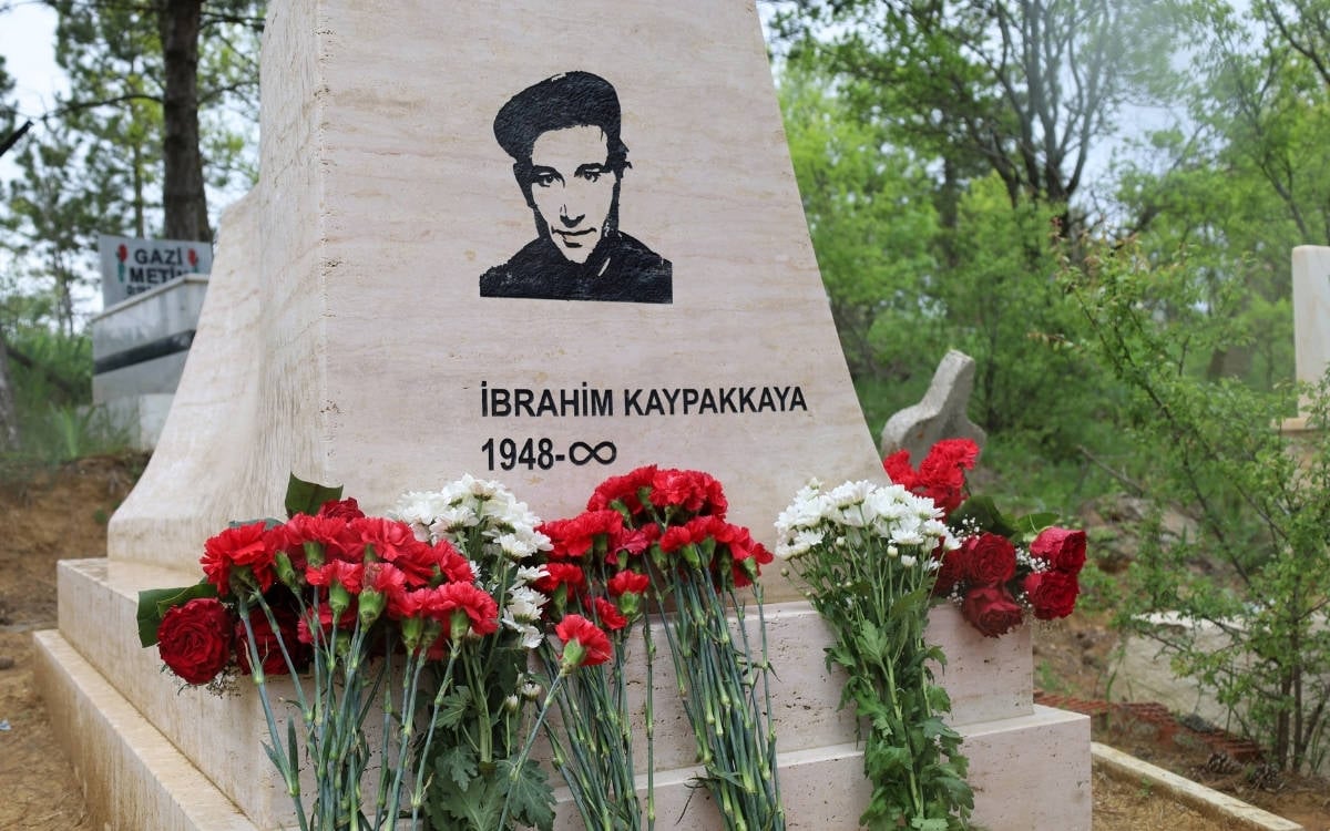 İbrahim Kaypakkaya Mezarı Başında Anıldı: Mücadele Mirası Yaşıyor!
