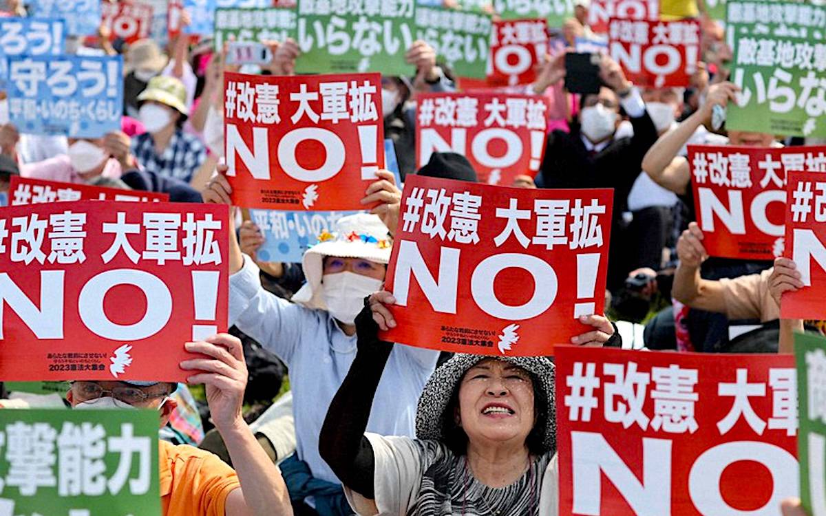Japonya'da Anayasa Değişikliği Protestosu: 50 Bin Kişi Sokağa Çıktı!