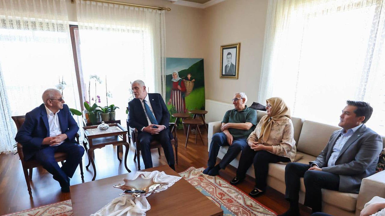 Müsavat Dervişoğlu'ndan İmamoğlu Ailesine Bayram Ziyareti!